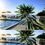 아파트 Charming House With Pool