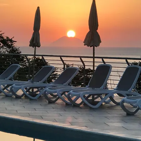 Charming House With Pool Parghelia