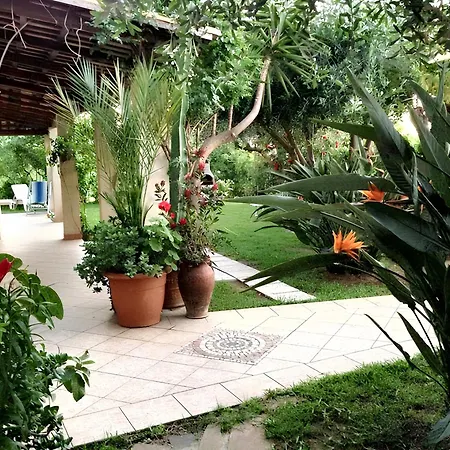 Апартаменты Charming House With Pool