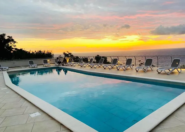 Lägenhet Charming House With Pool Parghelia